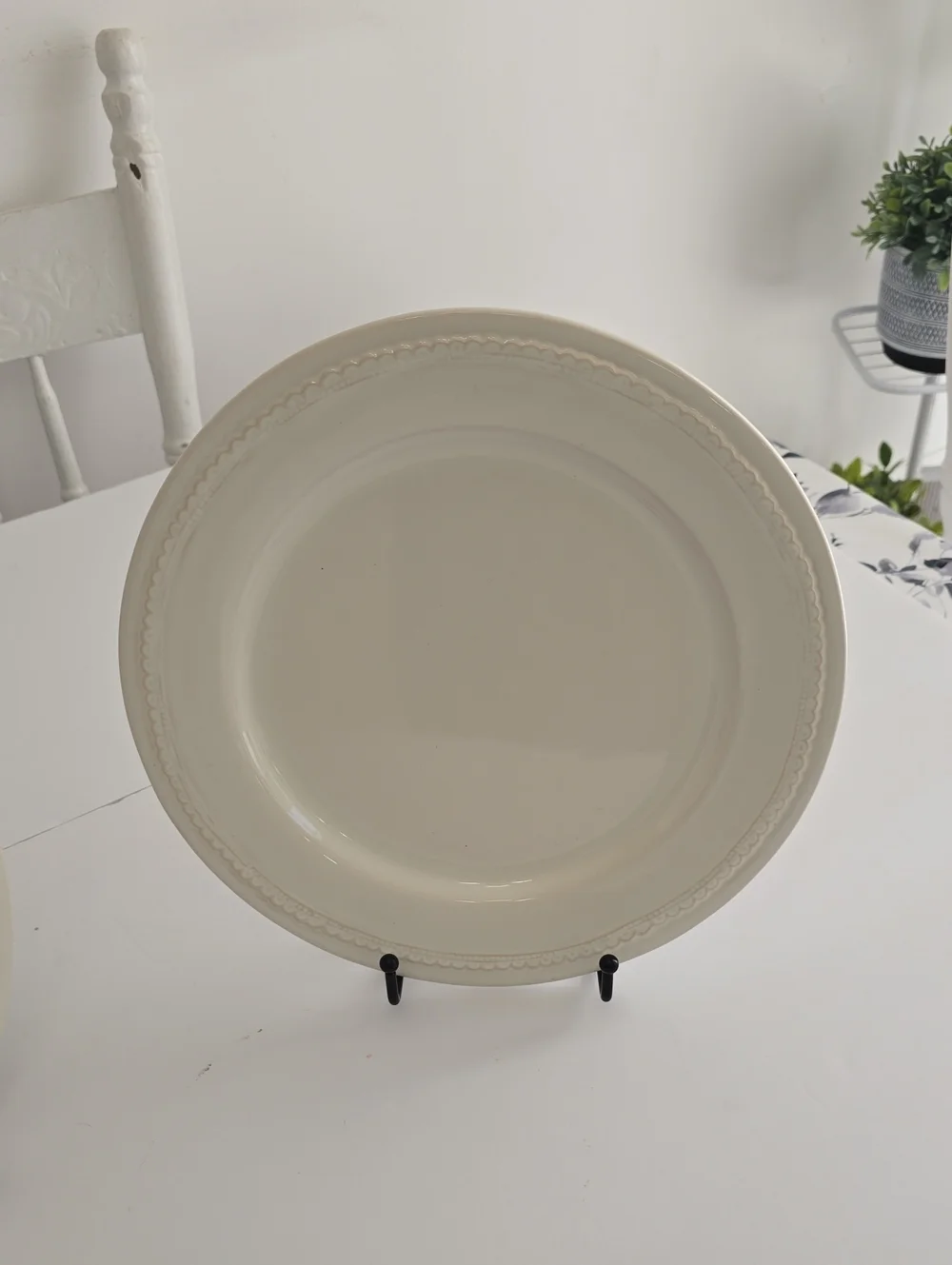 Pottery Barn Set Of 2 Napoli White Dinner Plates Scalloped Made In Italy